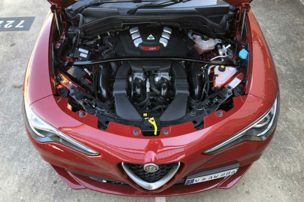 2024 Alfa Romeo Stelvio Engine