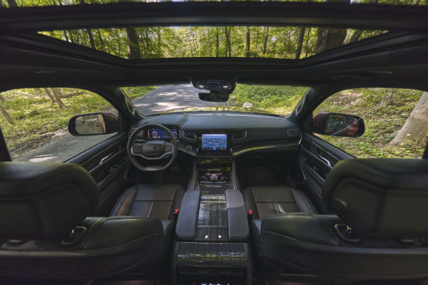 2024 Jeep Wagoneer Interior