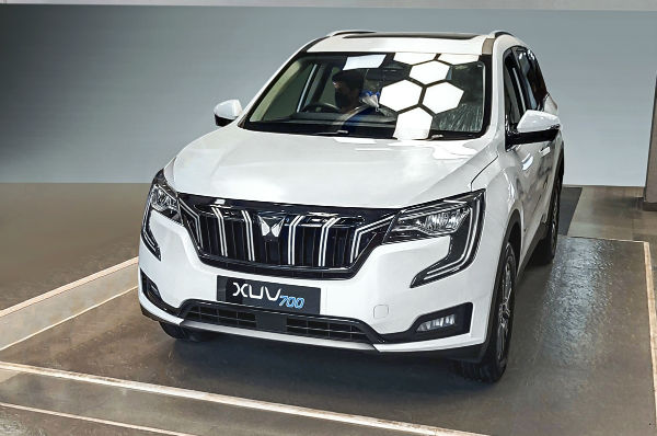 2024 Mahindra XUV700 AX7