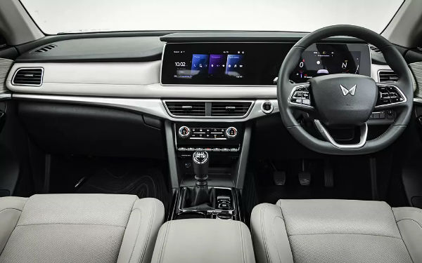 2024 Mahindra XUV700 Interior