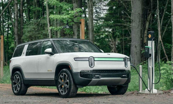 2024 Rivian R1S Electric SUV