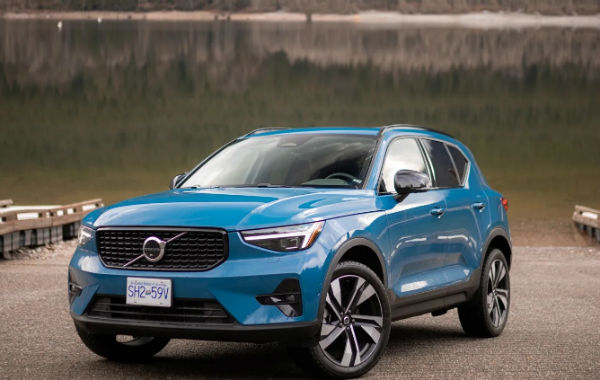 2024 Volvo XC40 B5