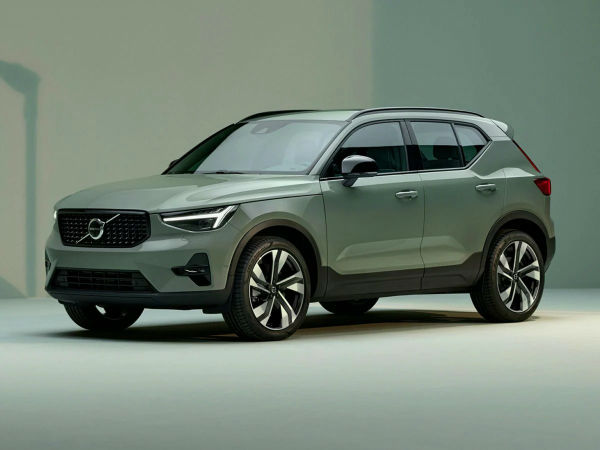 2024 Volvo XC40 Core