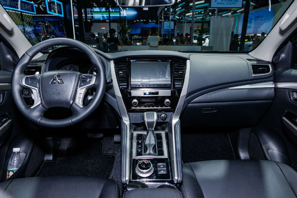 2025 Mitsubishi Pajero Interior