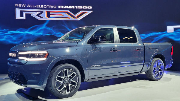 2025 Ram 1500 REV